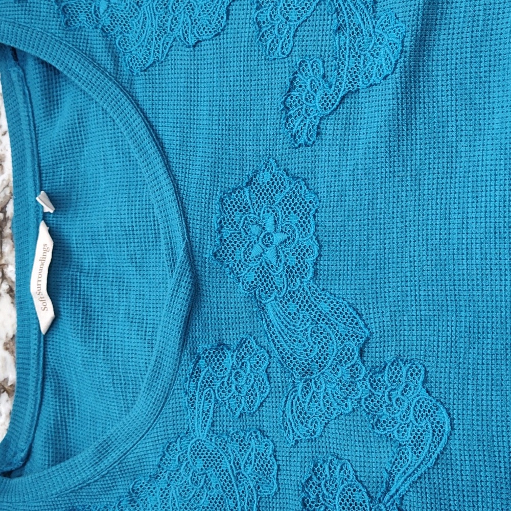 Soft Surrounding Top